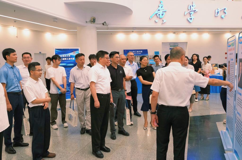 学校举办第二届教工著作展暨新书发布会